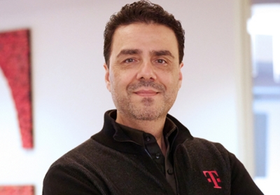 Omar Tazi VICEPRESIDENTE EJECUTIVO Y DIRECTOR DE PRODUCTOS